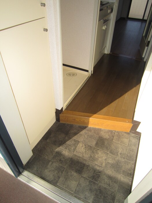 物件内観写真9　(玄関)