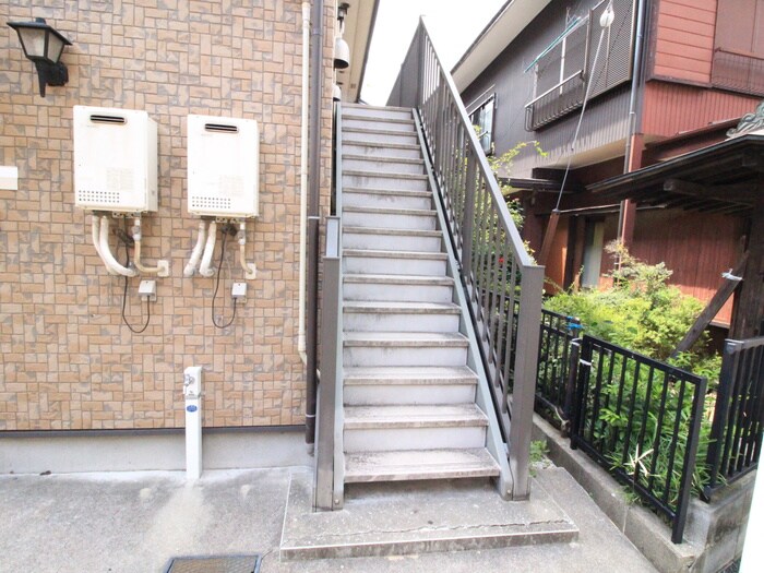 物件外観写真2　(エントランス部分)