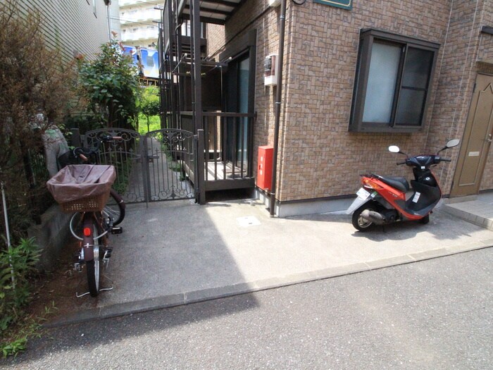 物件外観写真4　(エントランス部分)