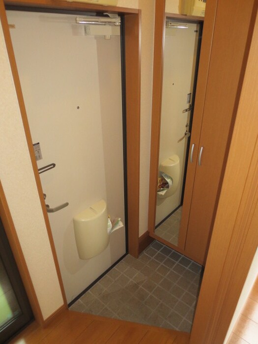 物件内観写真11　(玄関)