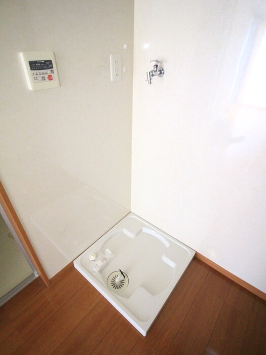 物件内観写真13　(洗濯機置場)