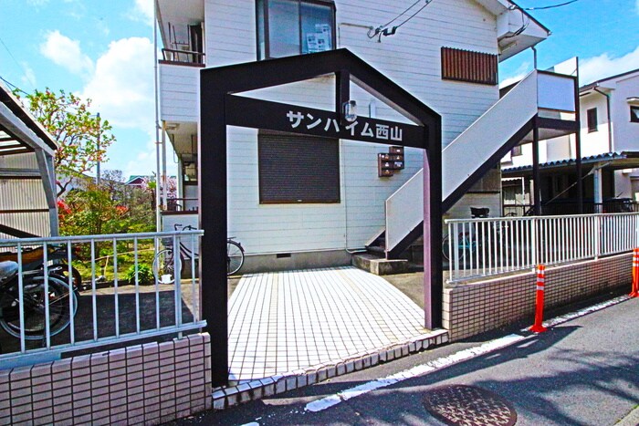 物件外観写真5　(エントランス部分)