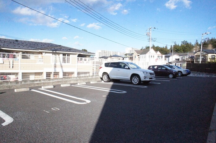 物件外観写真3　(駐車場)