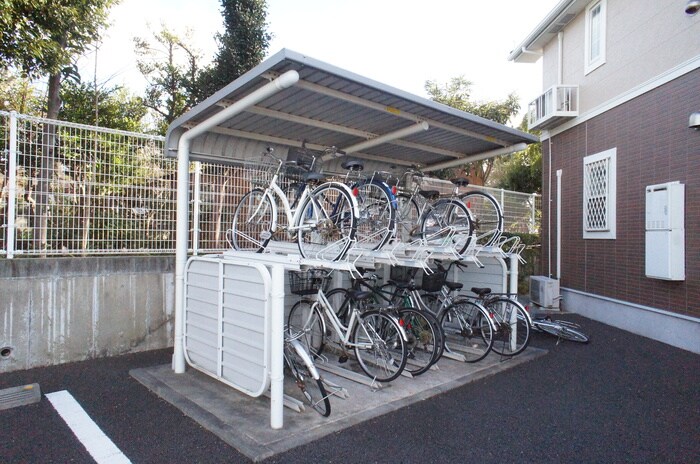 物件外観写真4　(駐輪場)