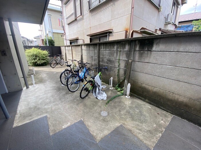 物件外観写真5　(駐輪場)