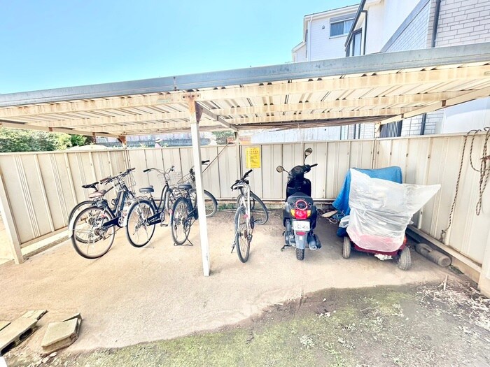 物件外観写真4　(駐輪場)