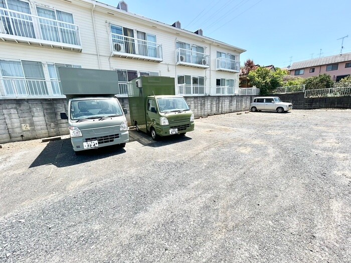 物件外観写真5　(駐車場)