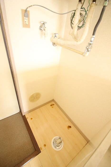 物件内観写真12　(洗濯機置場)