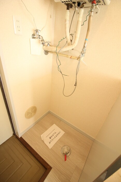 物件内観写真16　(洗濯機置場)