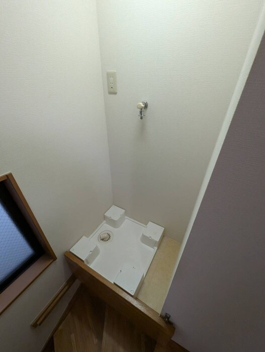 物件内観写真11　(洗濯機置場)