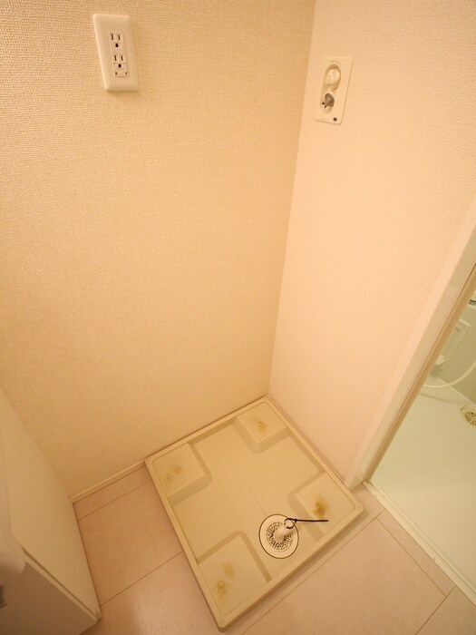 物件内観写真11　(洗濯機置場)