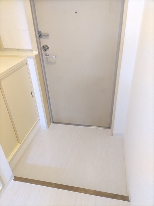 物件内観写真12　(玄関)