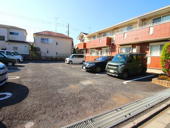 物件外観写真4　(駐車場)