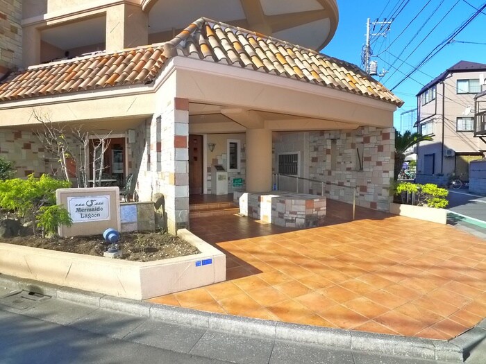 物件外観写真4　(エントランス部分)