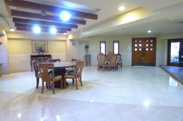 物件外観写真6　(エントランス部分)