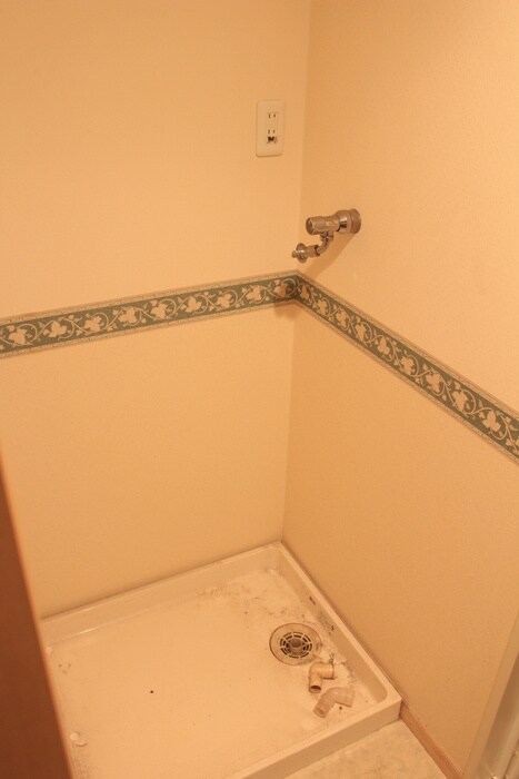 物件内観写真13　(洗濯機置場)