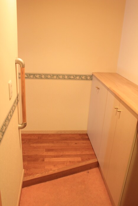 物件内観写真16　(玄関)