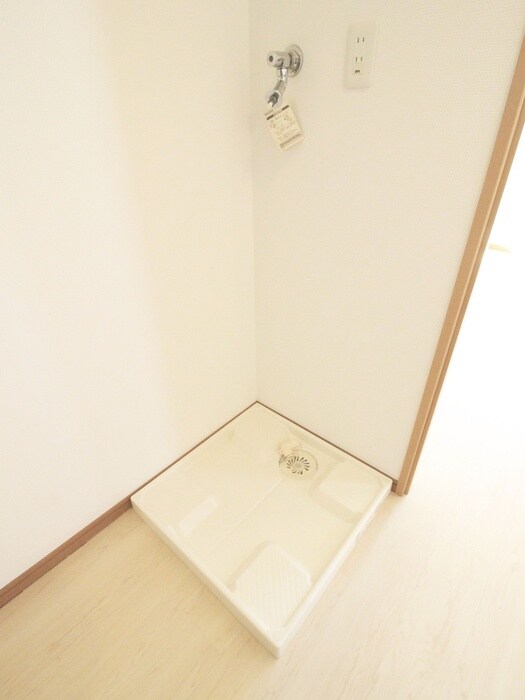 物件内観写真17　(洗濯機置場)