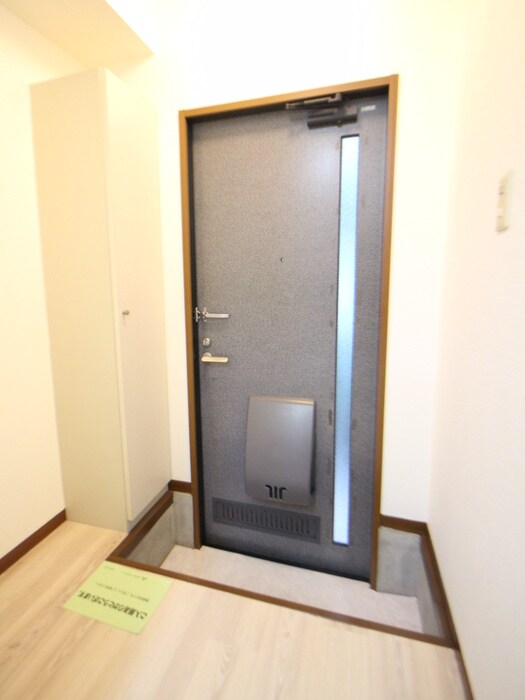 物件内観写真13　(玄関)