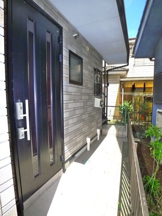 物件外観写真3　(エントランス部分)