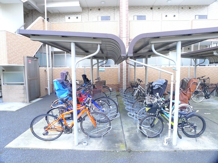 物件外観写真4　(駐輪場)