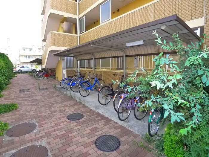 物件外観写真4　(駐輪場)