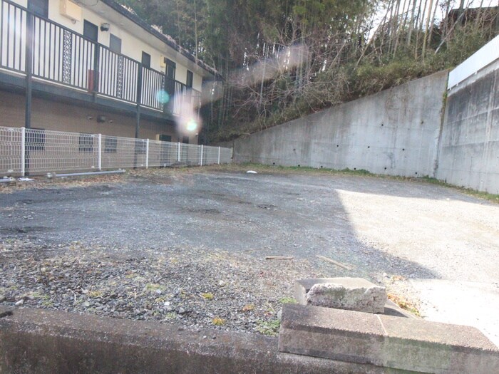 物件外観写真6　(駐車場)