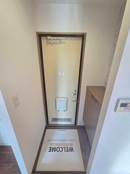 物件内観写真16　(玄関)