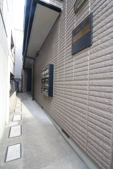 物件外観写真3　(エントランス部分)