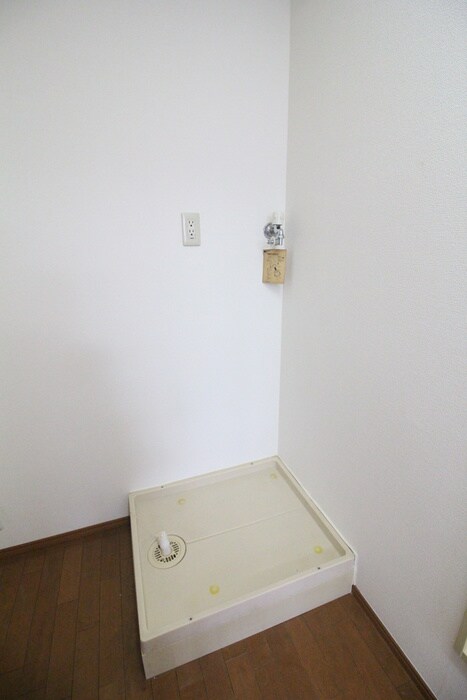 物件内観写真13　(洗濯機置場)
