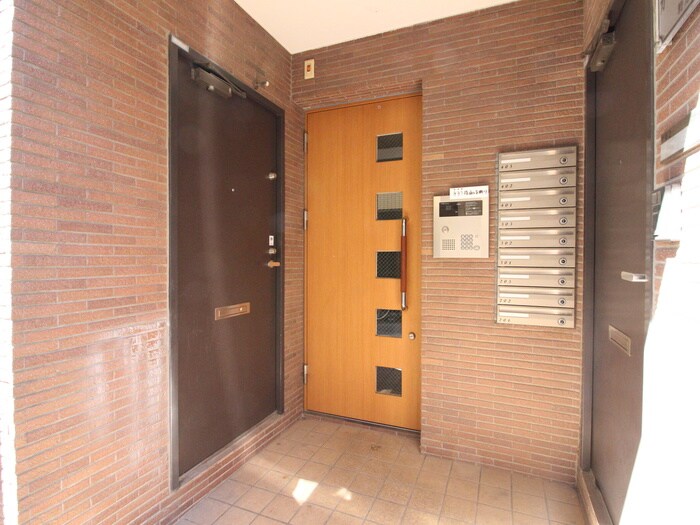 物件外観写真6　(エントランス部分)