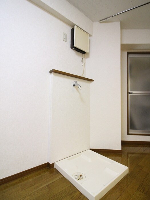 物件内観写真11　(洗濯機置場)