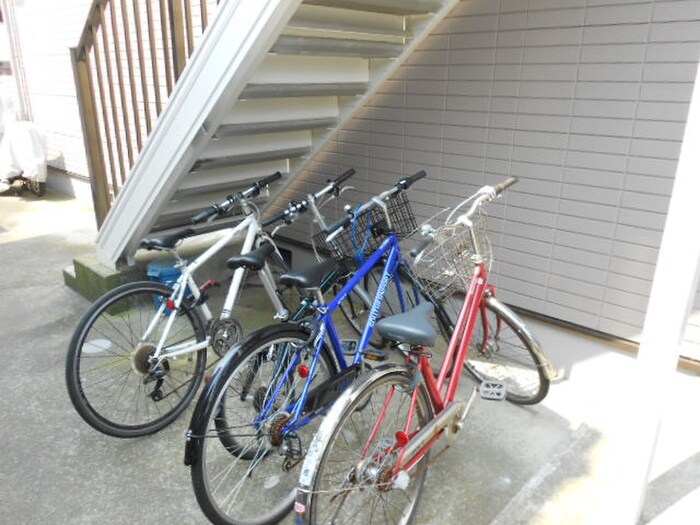 物件外観写真4　(駐輪場)