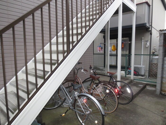 物件外観写真5　(駐輪場)