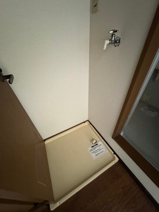 物件内観写真13　(洗濯機置場)