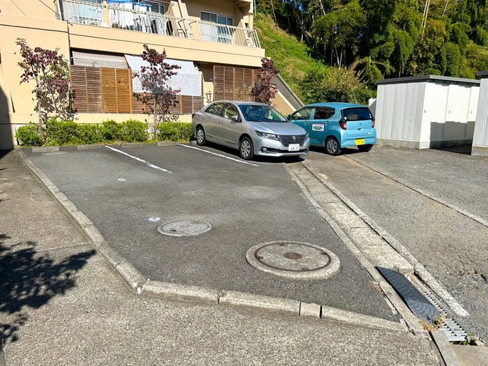 物件外観写真3　(駐車場)