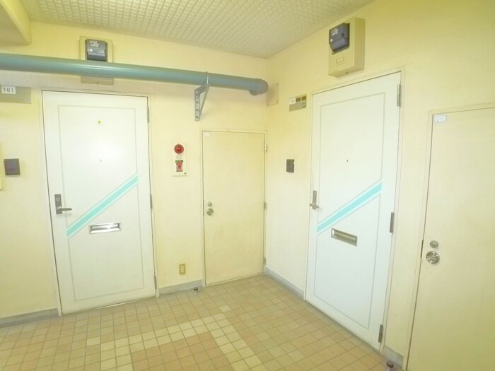 物件外観写真5　(エントランス部分)