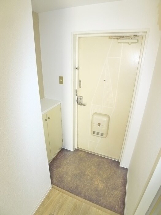 物件内観写真18　(玄関)