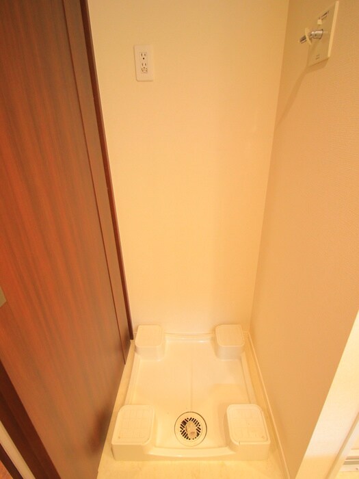 物件内観写真14　(洗濯機置場)