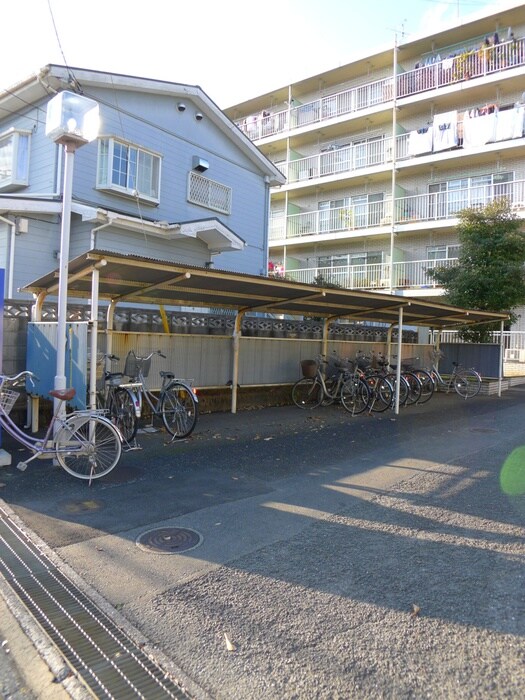 物件外観写真4　(駐輪場)