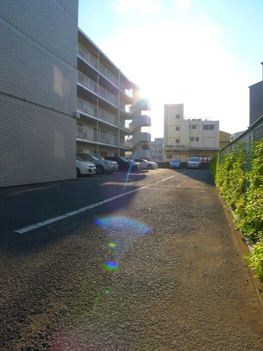 物件外観写真5　(駐車場)