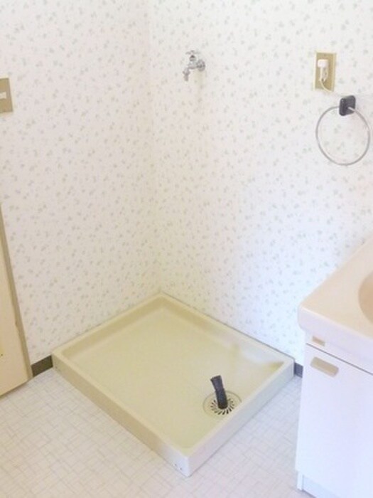 物件内観写真14　(洗濯機置場)