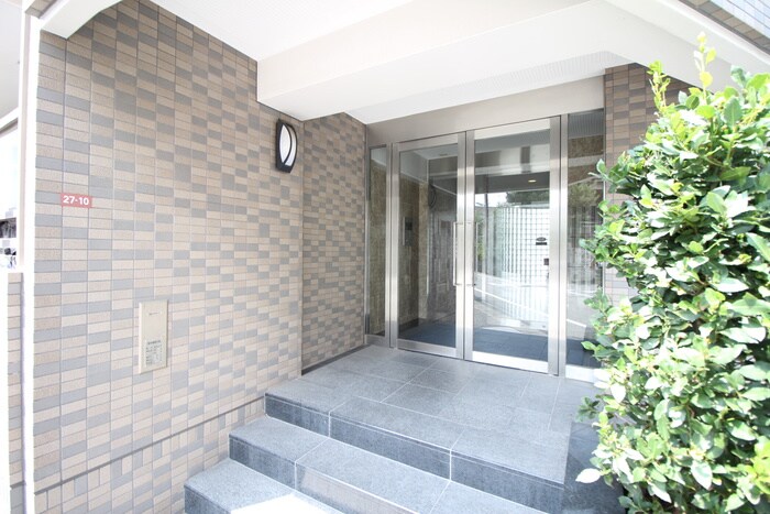 物件外観写真2　(エントランス部分)