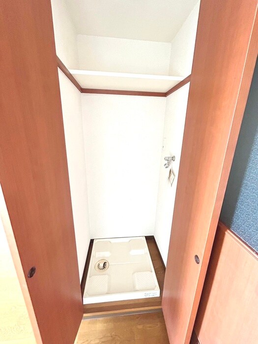 物件内観写真16　(洗濯機置場)