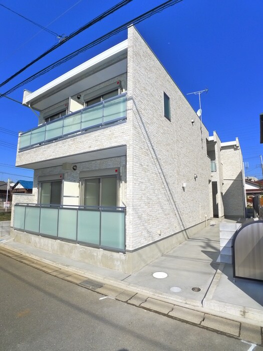 物件外観写真3　(エントランス部分)