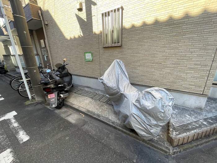 物件外観写真3　(駐輪場)