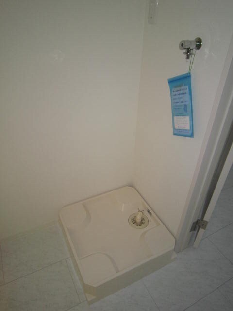 物件内観写真12　(洗濯機置場)