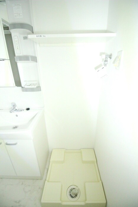 物件内観写真16　(洗濯機置場)