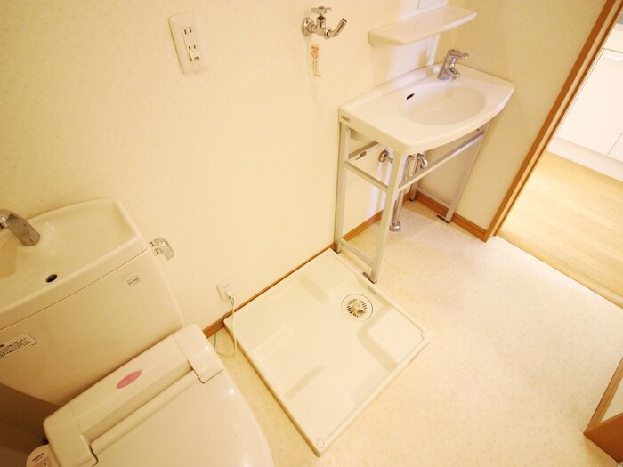 物件内観写真10　(洗濯機置場)