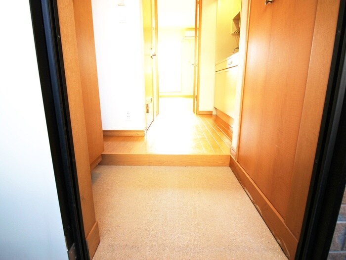 物件内観写真16　(玄関)